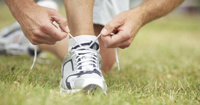 how to lace tennis shoes